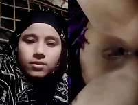 Muslim wife flaunts her gorgeous body on camera